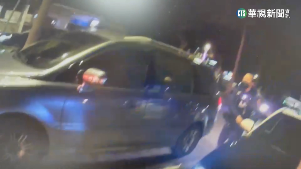 酒後車停路中呼呼大睡　警敲窗驚醒猛逃