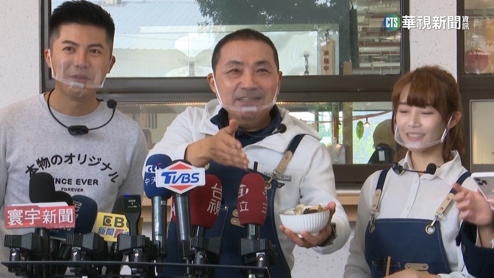 除夕圍爐上菜啦　侯友宜挑戰「澎湃雞粥湯」