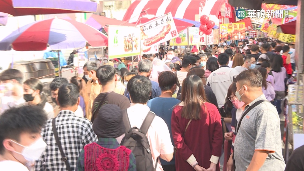 高雄新樂街年市集湧人潮　1天業績抵2年