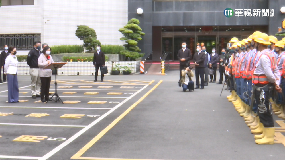 初二到中台灣 總統視察營區.慰勉台電.發福袋