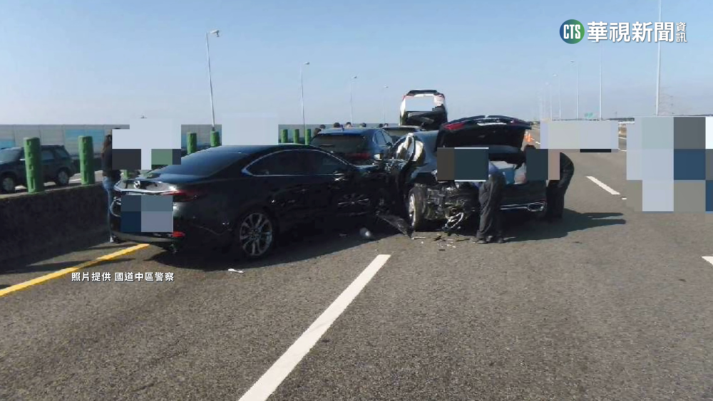 休旅車被鏟起 國3北上5車連撞疊羅漢一度回堵