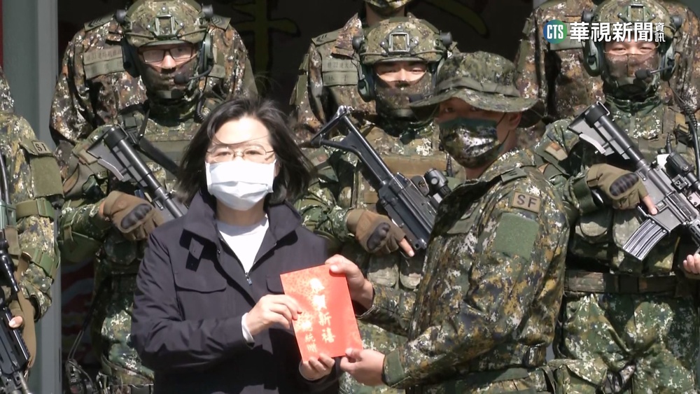 總統春節慰勉特戰指揮部特3營　頒發加菜金