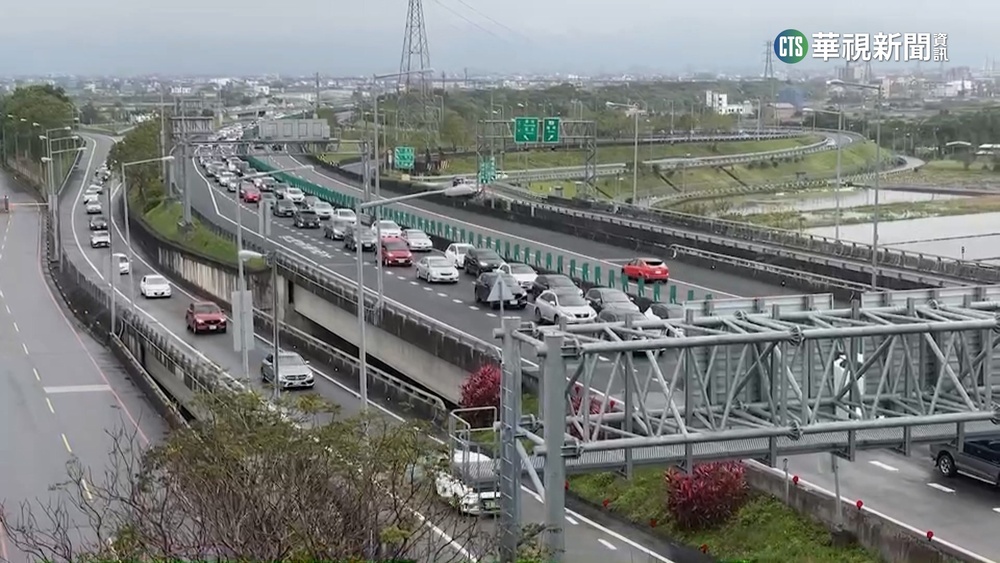 國道車流估初四達高峰　國5一路塞到深夜