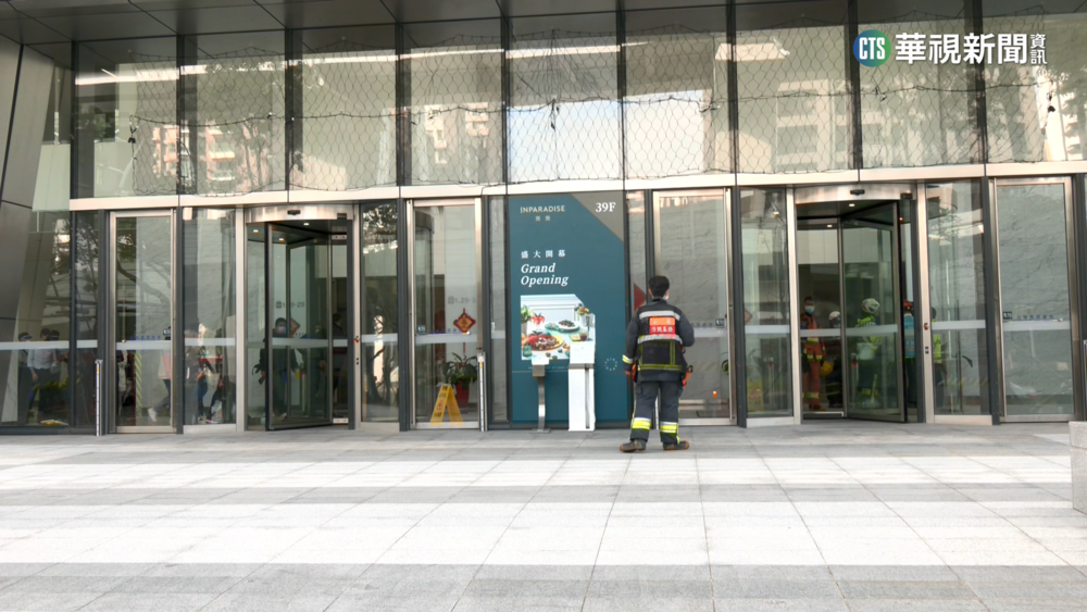 新莊宏匯大樓傳火警　知名自助餐廳急疏散客人