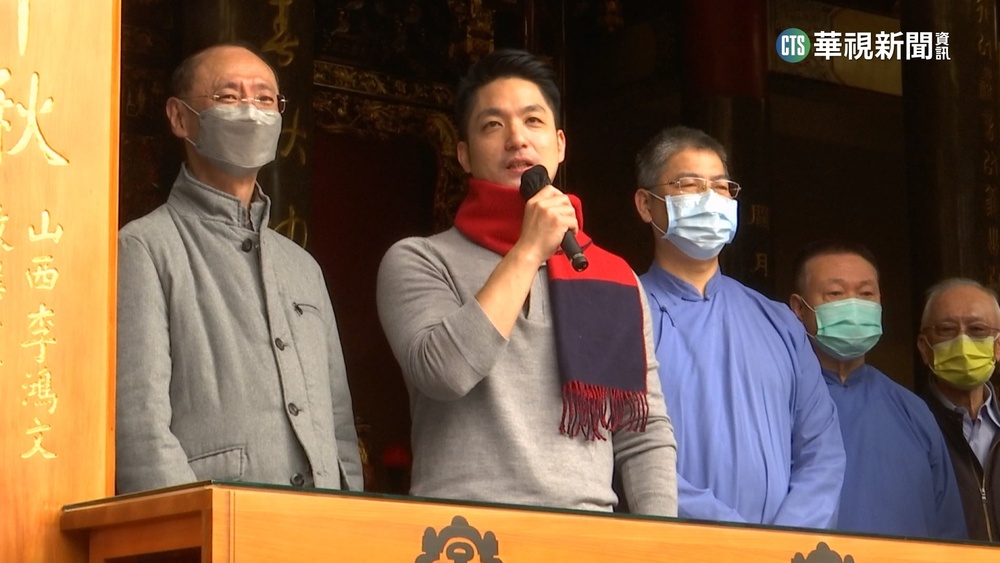 蔣萬安初五開工趕攤 宮廟擠滿搶看人潮