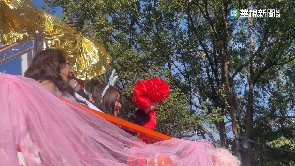 拚脫單！嘉義月老廟拋繡球聯誼　逾300人參加