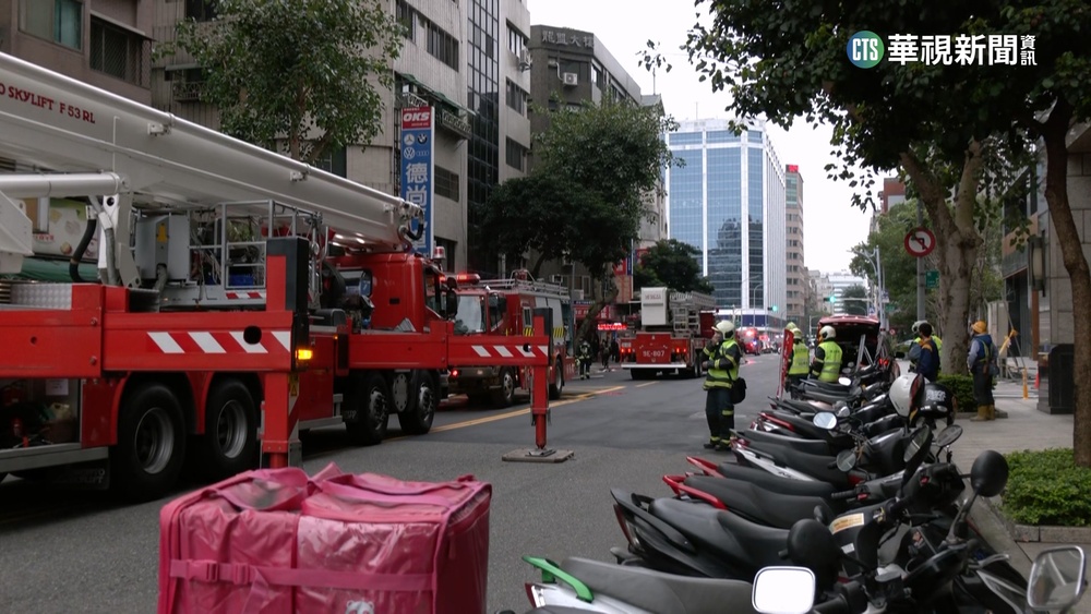 北市龍江路大樓起火　7樓黑煙直竄住戶驚逃