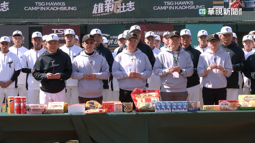 台鋼開訓"諸葛紅中"坐鎮 嶄新球衣也亮相