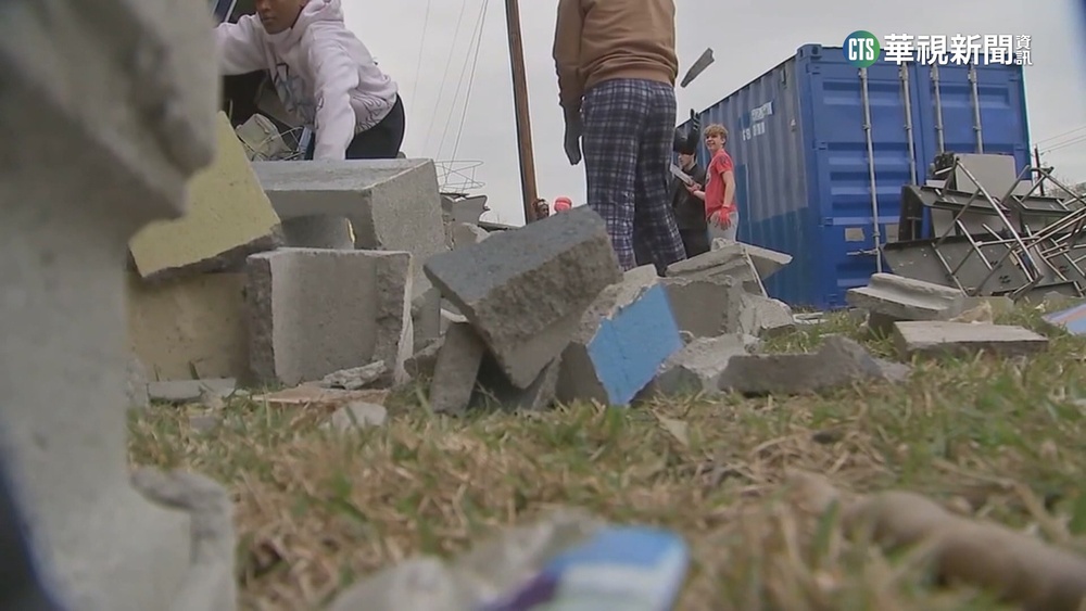 接孫突遇龍捲風　德州勇嬤冷靜停車避難