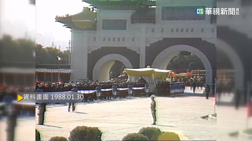 【歷史上的今天】故總統蔣經國奉厝大典　民眾沿途致哀