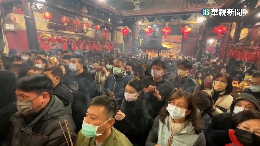 初九拜天公湧人潮　「貪食蛇」人龍再現身