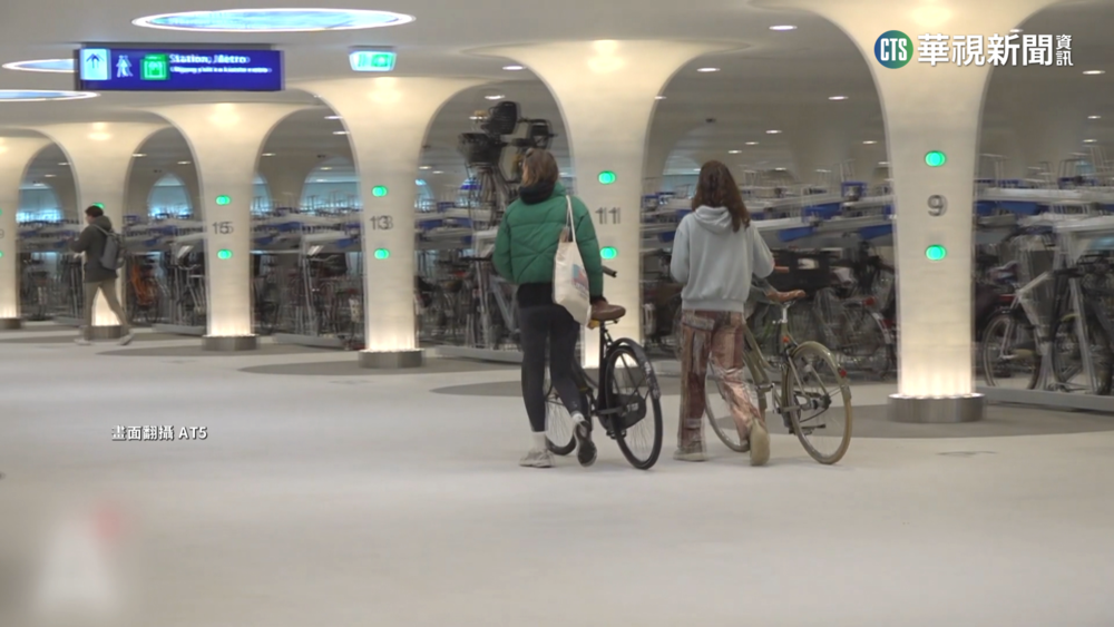 荷蘭工程新創舉　水底下打造大型停車場