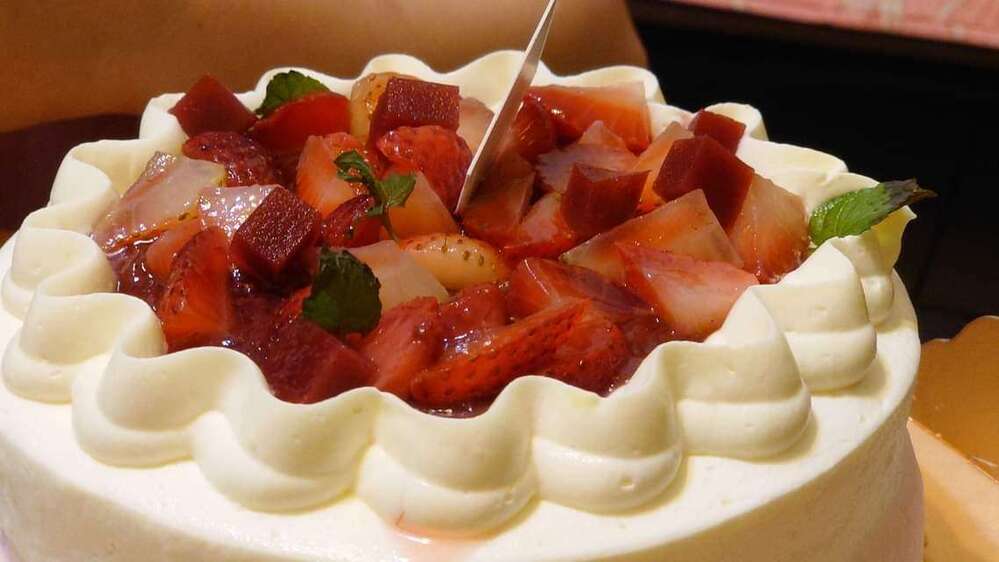 美國餐廳服務生幫切蛋糕 原以為很貼心 看到明細超「切心」