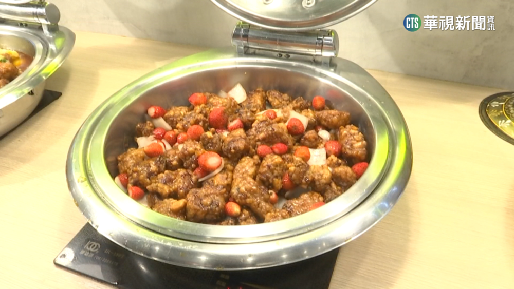 情人節浪漫爆表　粉紅火鍋.草莓炸排骨搶客