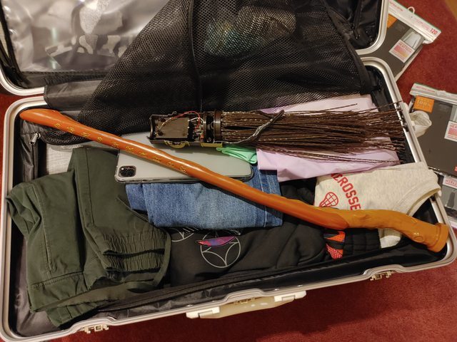 原PO順利拆解掃把 / 圖片翻攝自 PTT