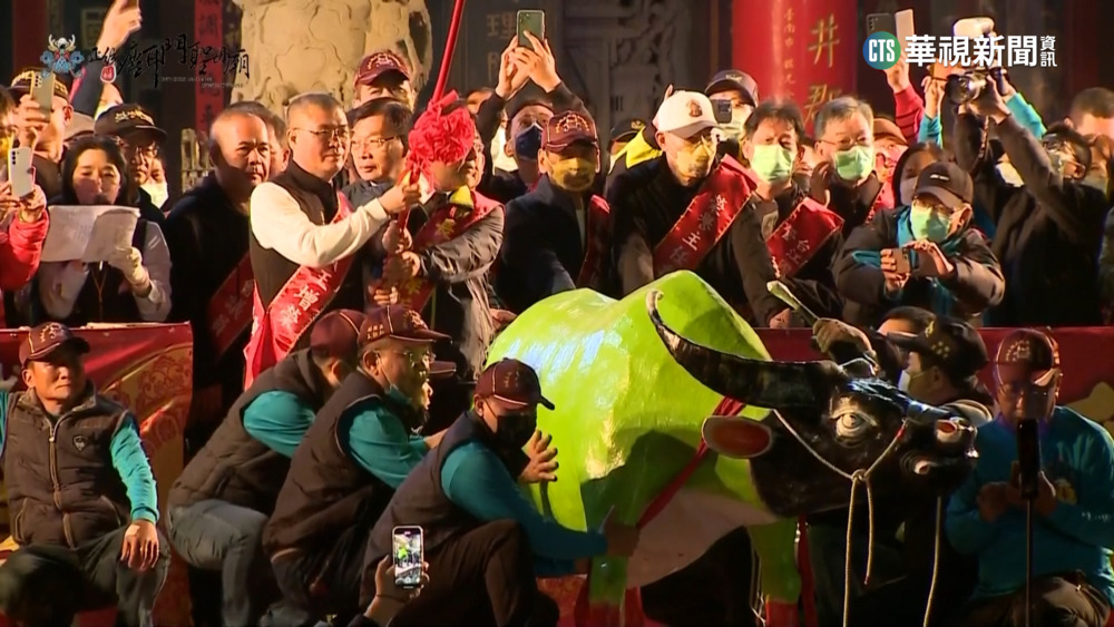 疫後強勢回歸！　台南正統鹿耳門聖母廟鞭春牛