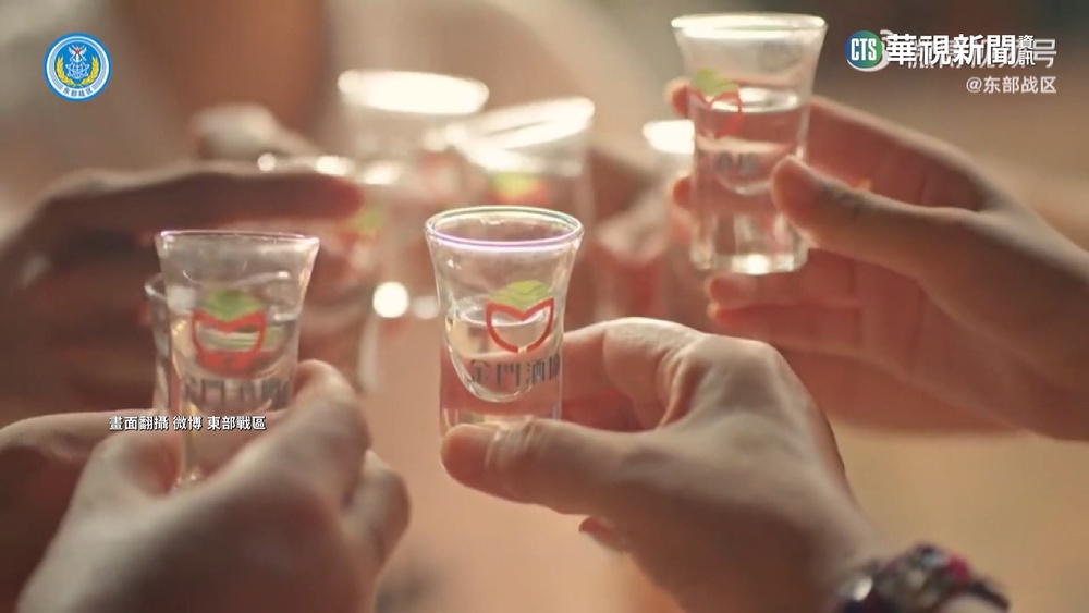 共軍元宵前釋統戰片　溫情攻勢「喝金酒認親」