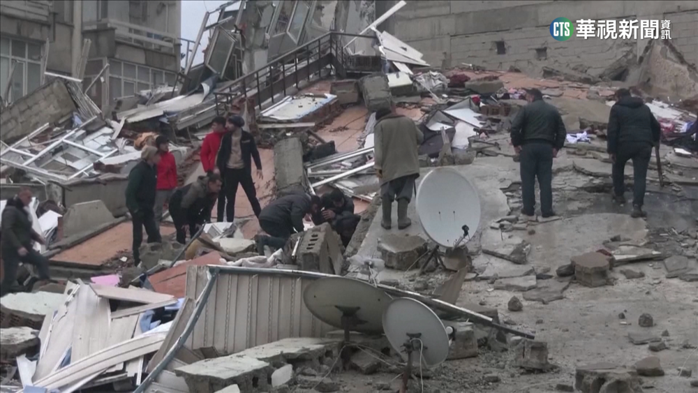 土國強震餘震毀建築結構　救難人員反遭掩埋