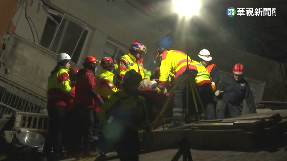 土敘強震逾7800人罹難　國際救難隊與死神搶命