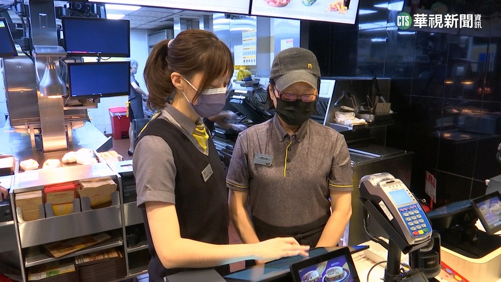 缺工嚴重！　人力銀行:餐飲業薪資加5-10%搶人才