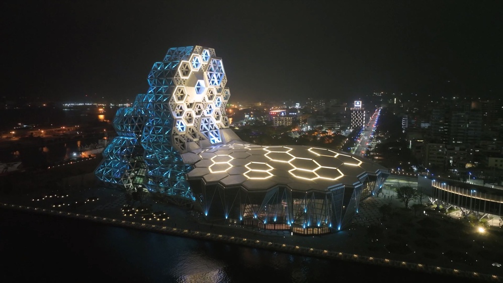 祈求土耳其平安！　愛河燈光點上一片「土耳其藍」