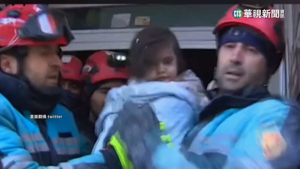 女嬰受困56小時靠哺乳存活　母女終脫險