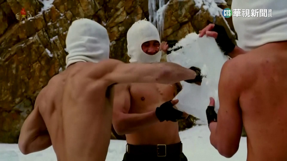 北韓誇張戰技宣傳片　徒手破厚冰.斷鐵鍊