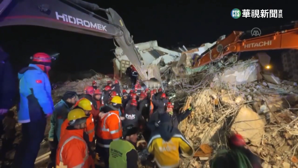 震撼奇蹟！　「困瓦礫堆92小時」母女獲救