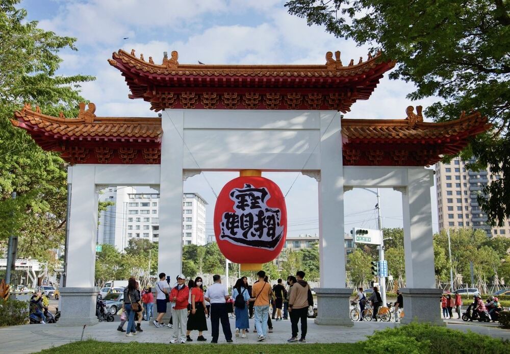 高雄蓮潭燈會討論度最高燈飾作品翻轉未來視大燈籠，將原地展至2.28  / 圖文來源 高市府觀光局