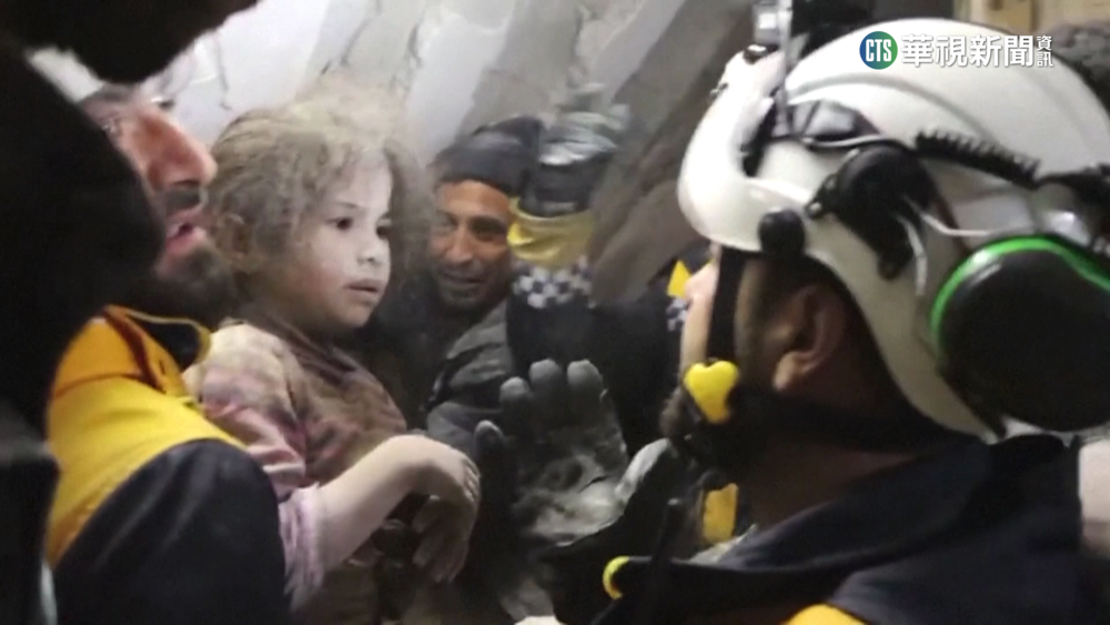 搶命！　搜救發現小腿還在動　徒手挖出2女童獲救