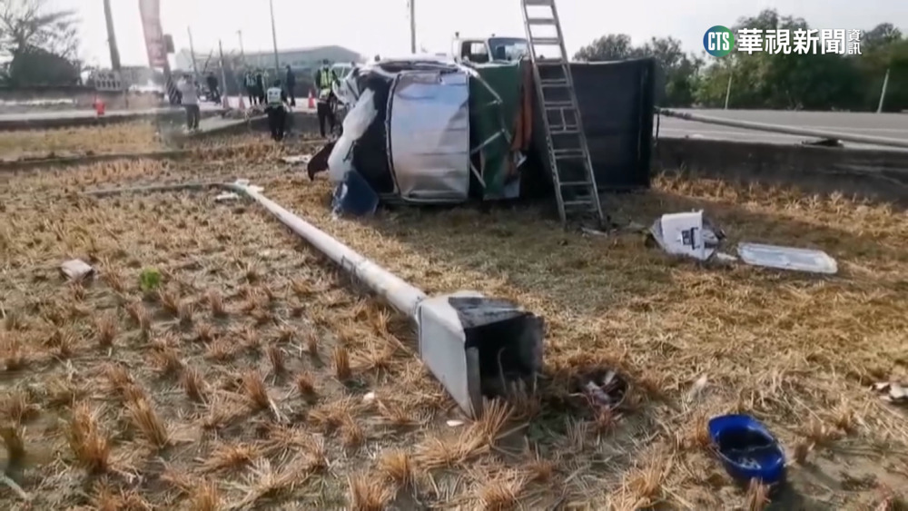 單車雙載遭小貨車撞飛　2女學童送醫不治