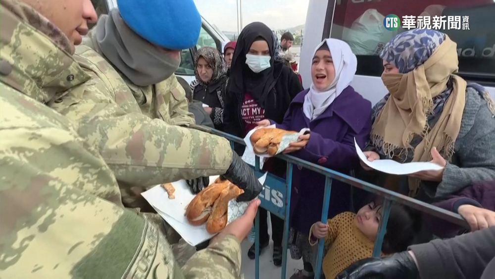 強震毀家園！　醫護堅守崗位　志工協助供溫飽