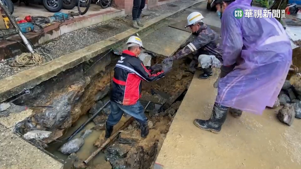 施工驚見自來水漏水　基大樓地基掏空30公分
