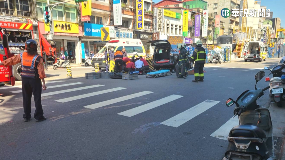 六旬翁擦撞公車爆衝撞機車　騎士卡車底亡