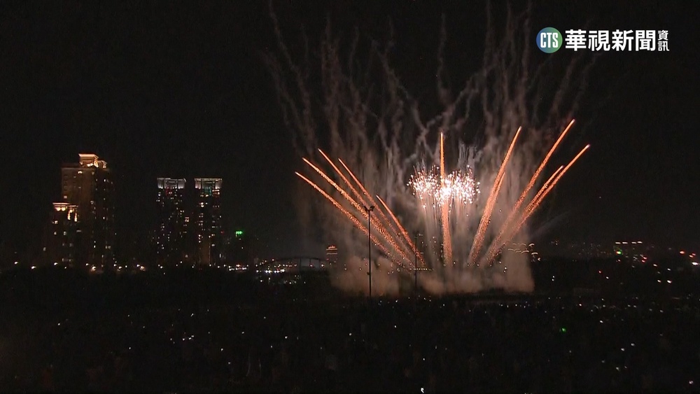 歡慶「安坑輕軌」通車！　10分鐘璀璨煙火登場