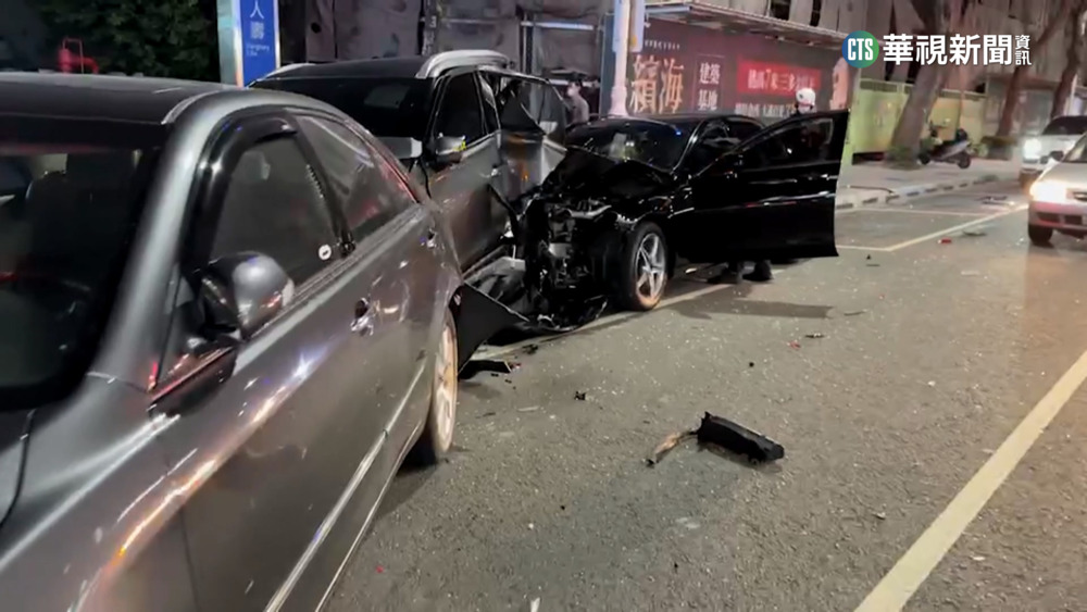 男開車疑癲癇發作 失控連撞14輛汽機車