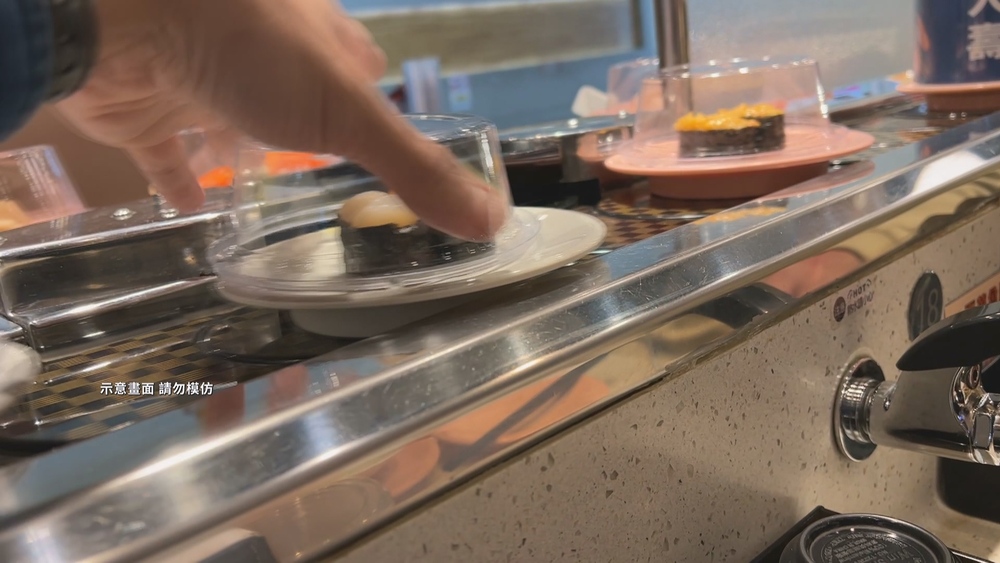 壽司郎翻版？男將「戳過壽司」放回去 還嗆「故意又怎樣」 業者給回應