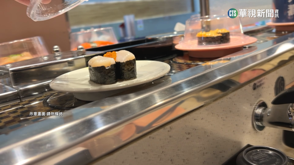 「壽司郎爭議」台灣版？　男碰迴轉壽司又放回