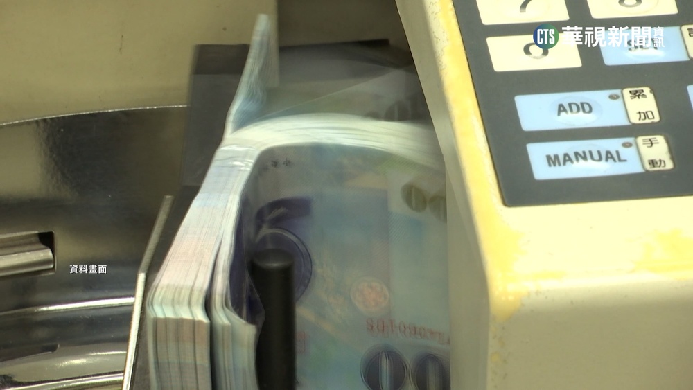 111年受雇員工平均817萬人　每月總薪資平均為57,718元