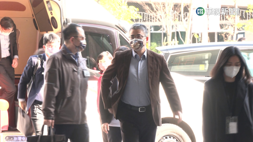 上海台辦副主任李驍東抵台　統、獨團體接機互槓