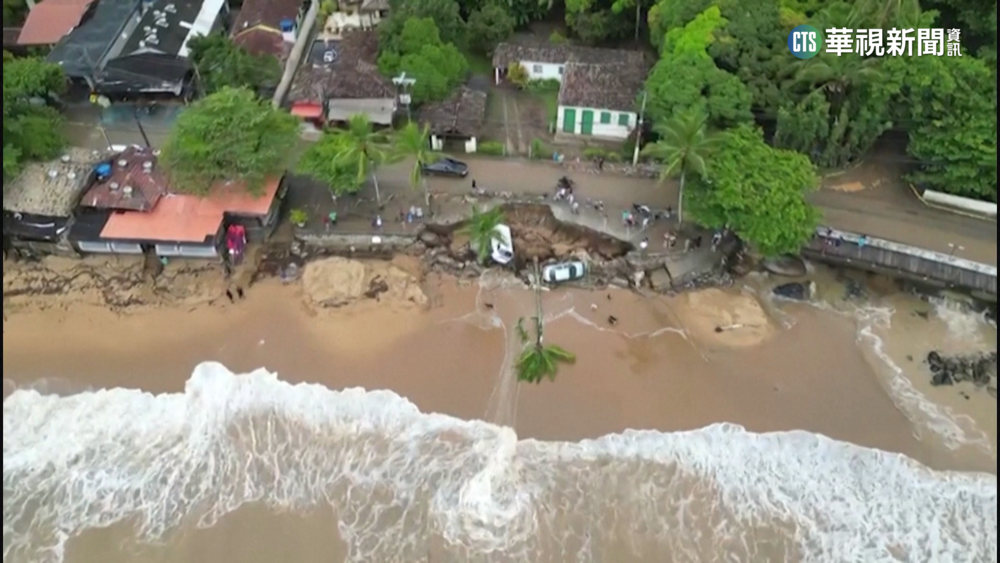 巴西聖保羅州豪雨成災　海邊道路毀、車墜沙灘