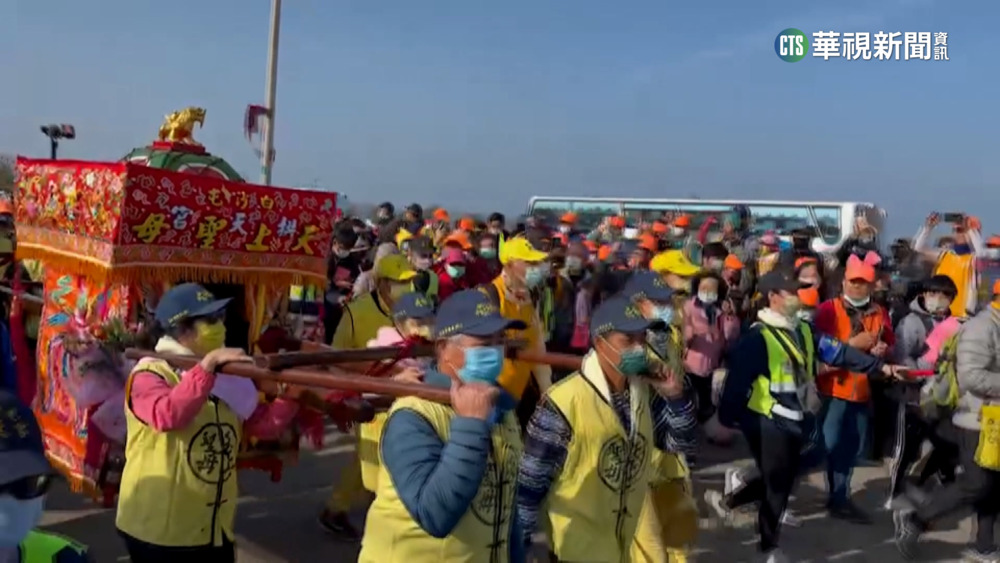 白沙屯媽告別山邊媽　粉紅超跑換8人大轎回鑾