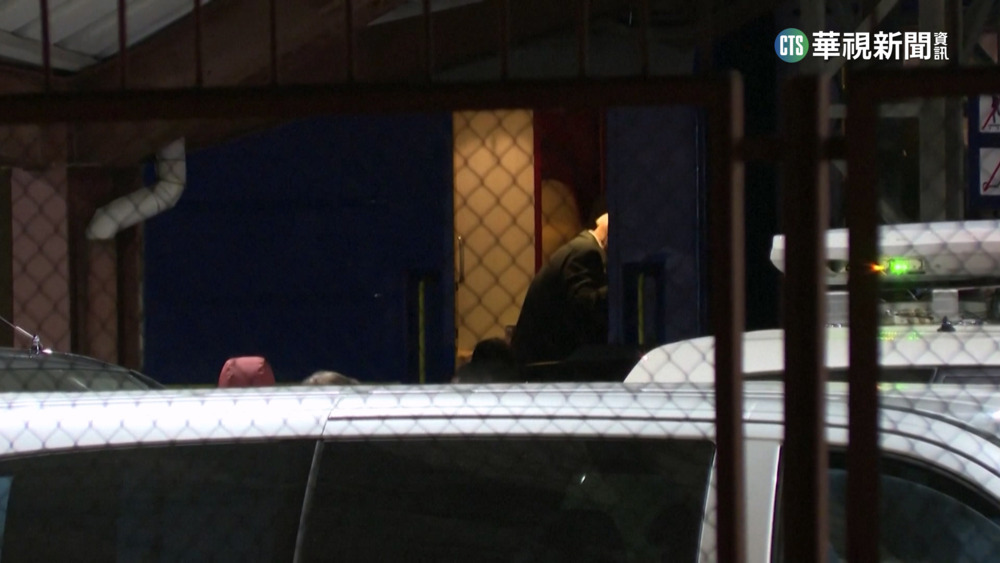 拜登搭火車抵波蘭　「倒退嚕」下車廂