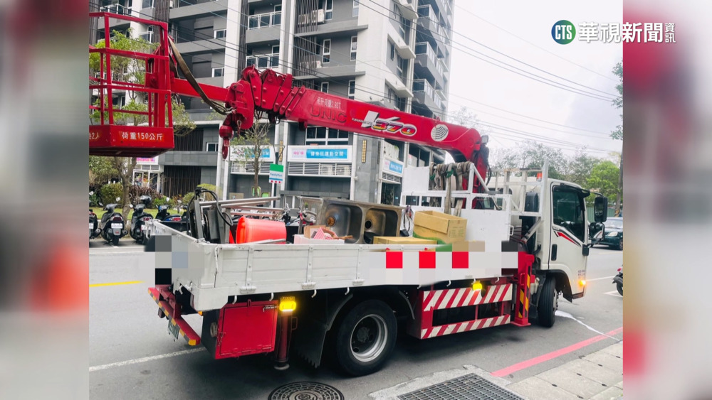 板橋男童突衝馬路中央　遭貨車撞飛送醫