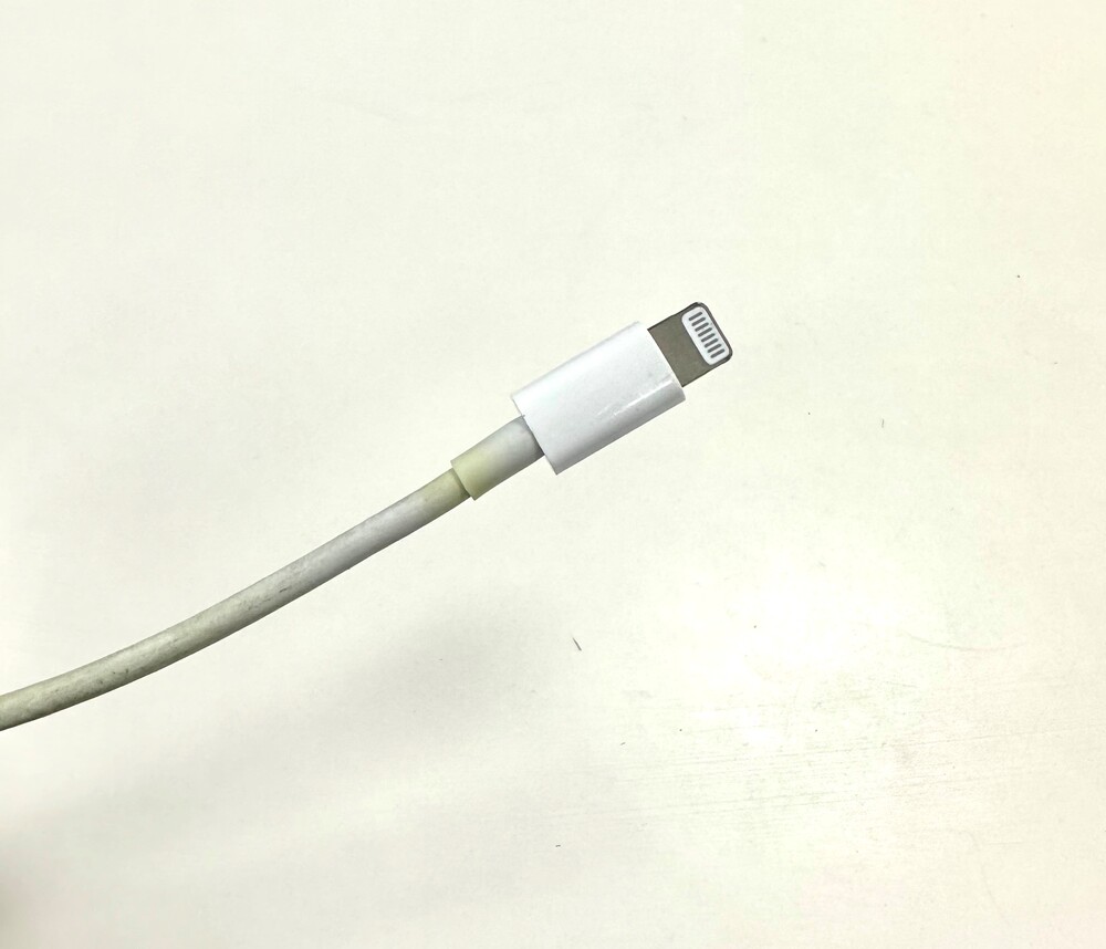 iPhone充電線5年換4條！以為接頭燒焦　內行人解答：是銅氧化　