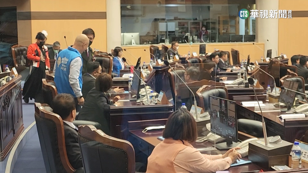 花蓮議長選舉傳黑影　議員投票「落淚.扶額」有詭？