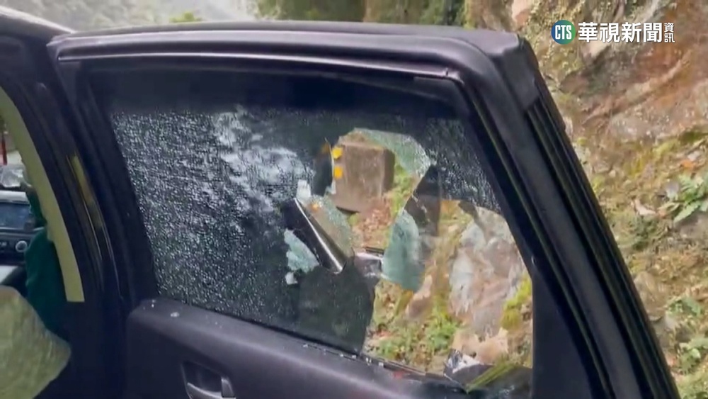 宜蘭台7甲「2磚頭大落石」砸車　1女頭部撕裂傷