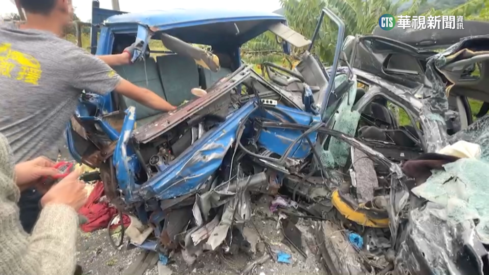台9線死亡車禍！　疑越線超車撞對向貨車2死2傷