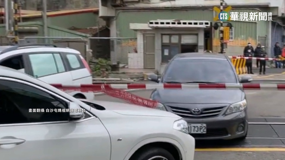 連假「瘋媽祖」！　信徒塞爆拱天宮　車險卡平交道