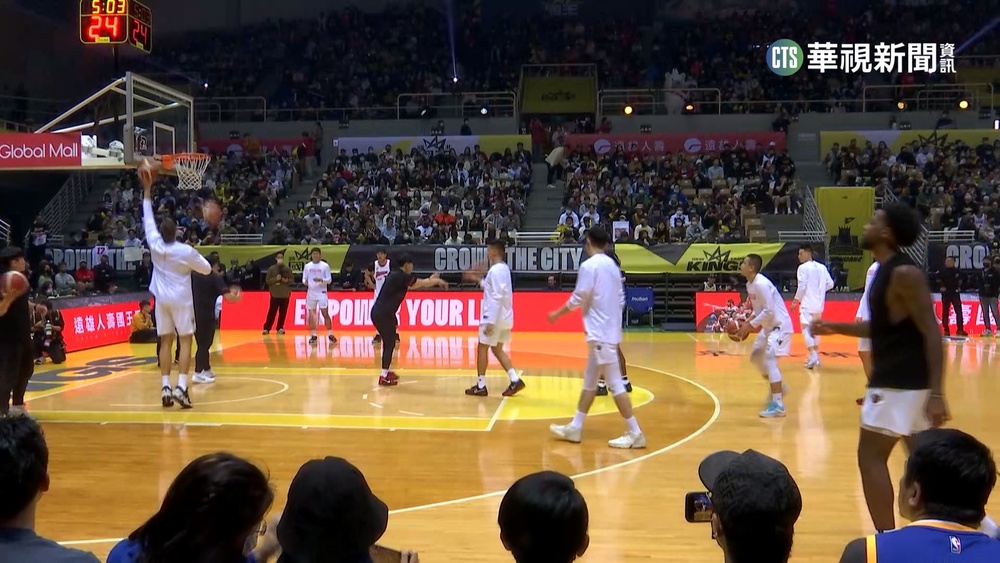 書豪、書緯首度對決！　林媽媽穿特製球衣加油